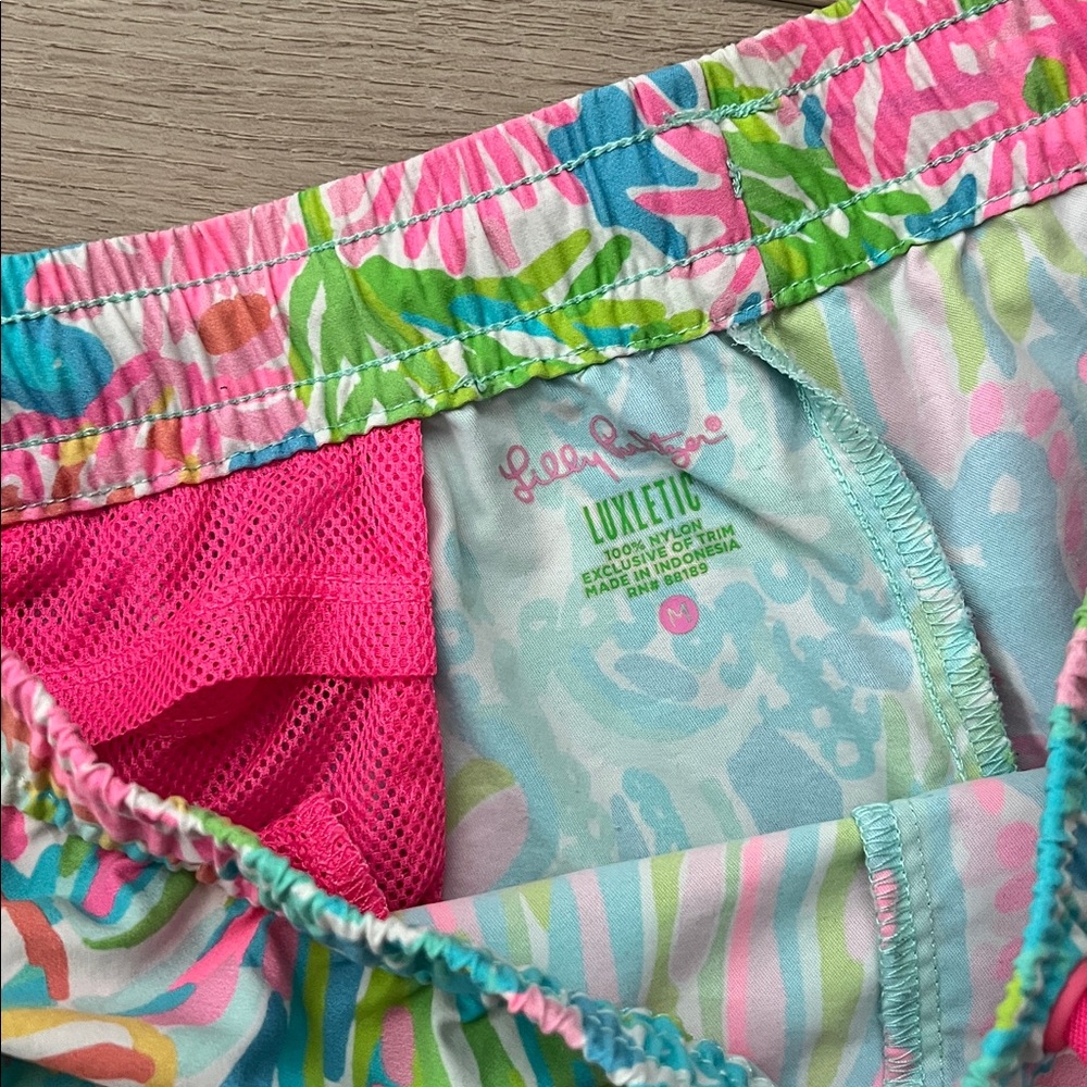 Lilly Pulitzer Run Around Luxletic shorts in 
Multi Lovers Coral print - Picture 6 of 9
